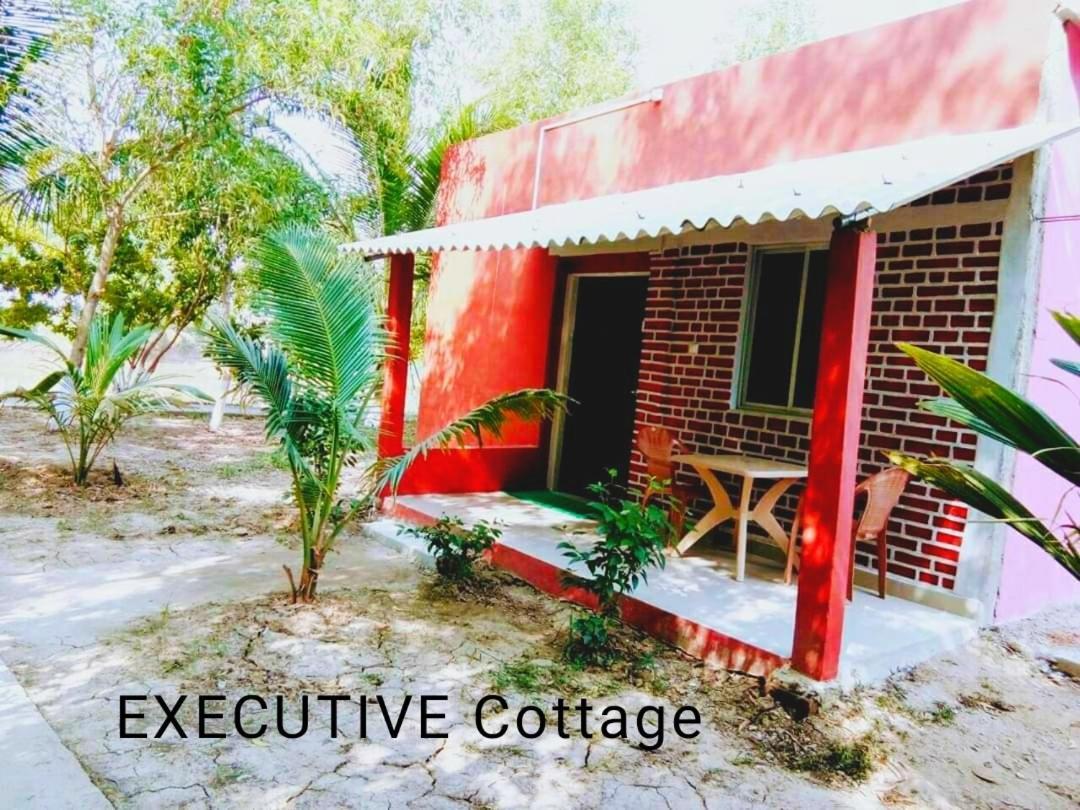 Estuarine Village Resort Sātabhāya 외부 사진