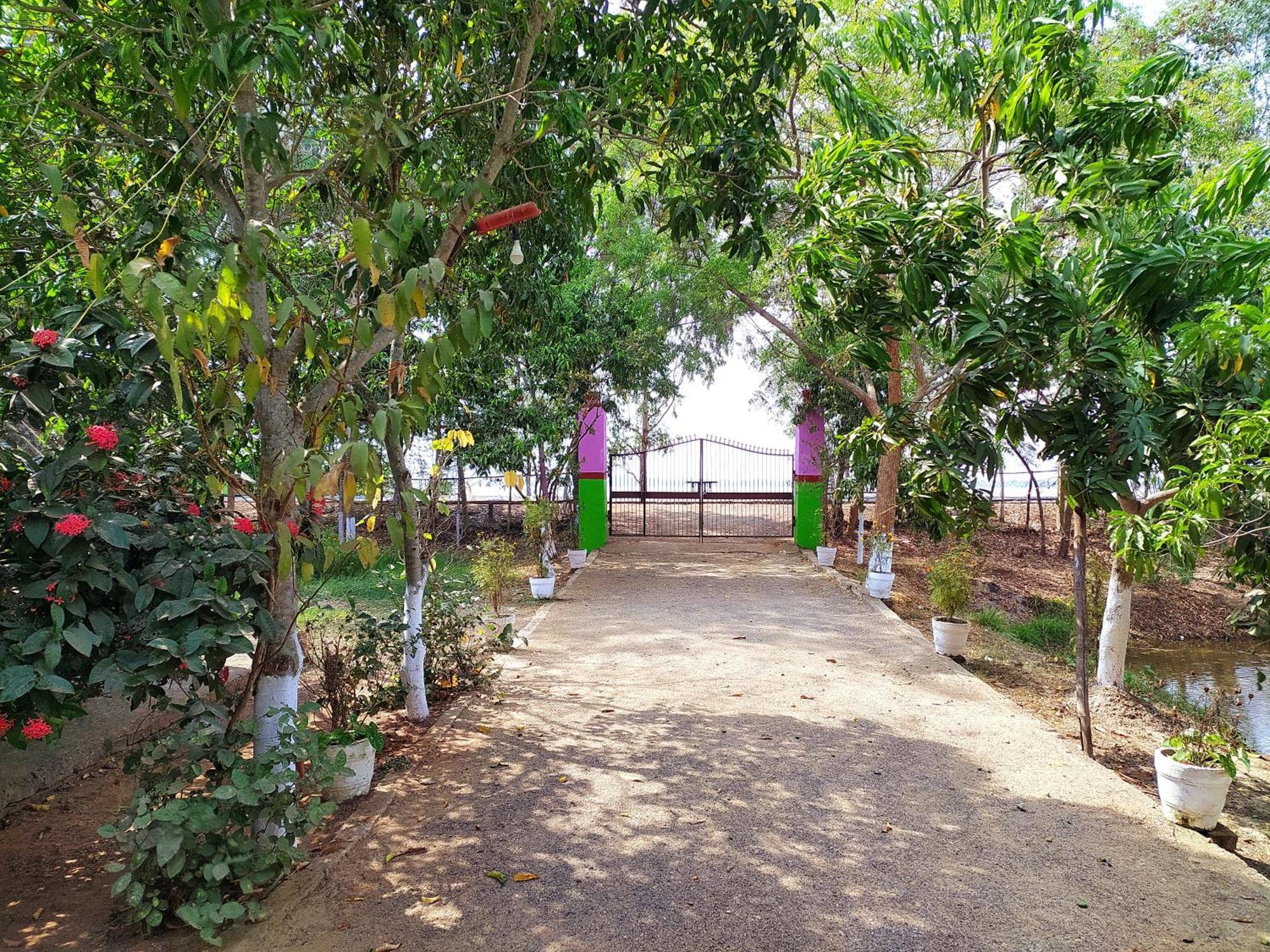 Estuarine Village Resort Sātabhāya 외부 사진